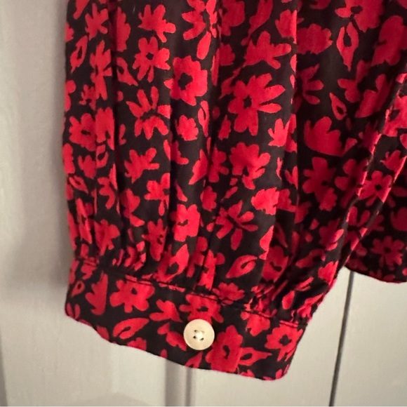 Vineyard Vines Blue & Red Floral Wildflowers Pleated Yoke Top Size 4 - Picture 7 of 11